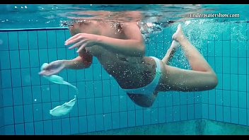 Hot tits and shaved pussy underwater