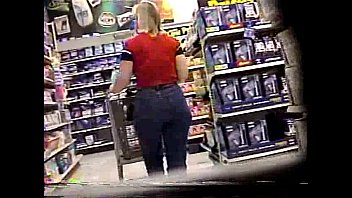 walmart candid  phat whooty in jeans
